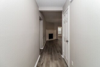 5021 Flat Creek Dr in Fort Worth, TX - Building Photo - Building Photo