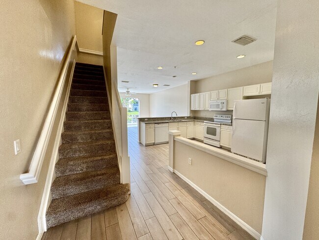 912 Hampton Cir in Naples, FL - Foto de edificio - Building Photo