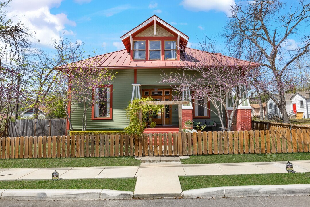 421 Spofford Ave in San Antonio, TX - Building Photo