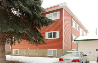 10224 113th St NW in Edmonton, AB - Building Photo