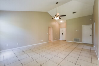 725 Meadowside Ct in Orlando, FL - Building Photo - Building Photo