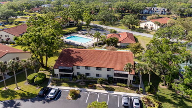 5671 Gardens Dr in Sarasota, FL - Foto de edificio - Building Photo