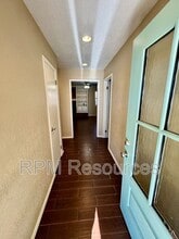 1135 W Johnathan Way in Mustang, OK - Building Photo - Building Photo