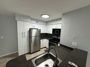 13631 Eagle Ridge Dr, Unit 211 in Ft. Myers, FL - Building Photo - Building Photo