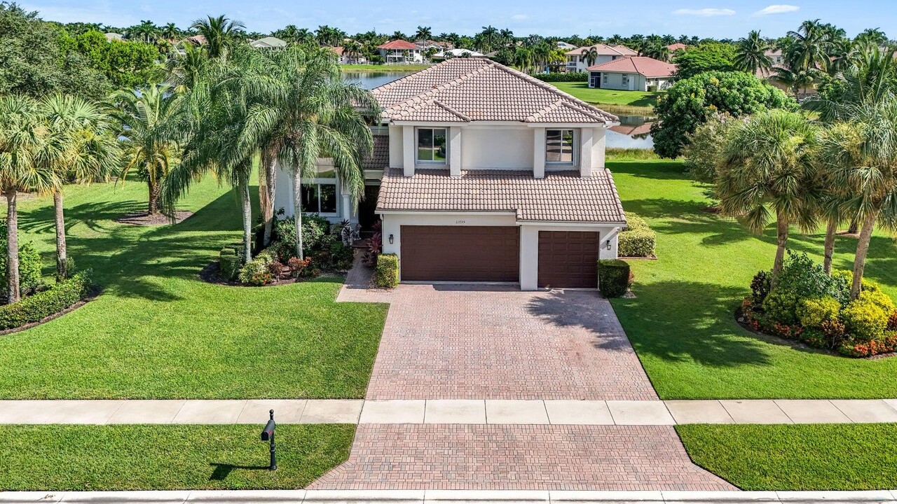 11735 Knightsbridge Pl in Wellington, FL - Building Photo