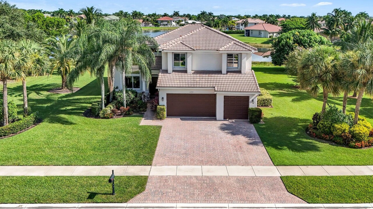 11735 Knightsbridge Pl in Wellington, FL - Foto de edificio