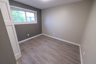 9319-93109 109 Ave in Grande Prairie, AB - Building Photo - Building Photo