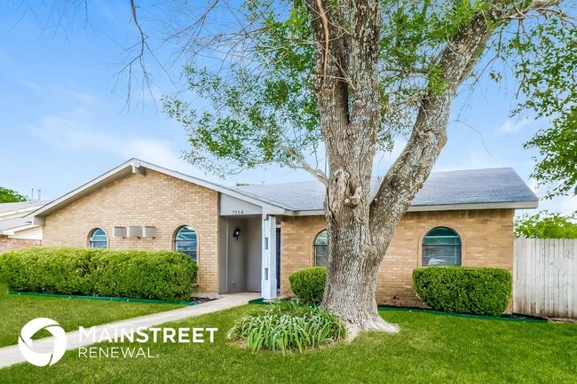 7254 Cloverglen Dr in Dallas, TX - Foto de edificio - Building Photo