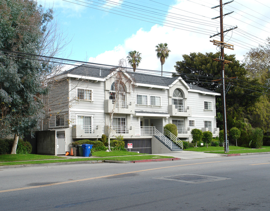 12147 Moorpark St in Studio City, CA - Building Photo