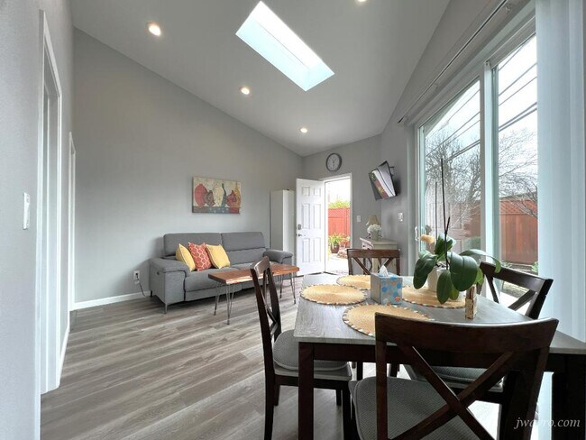 476 Fiesta Dr in San Mateo, CA - Building Photo - Building Photo