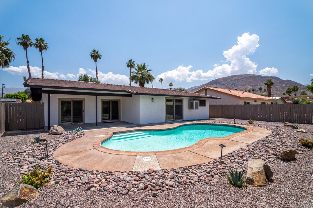 73100 Santa Rosa Way in Palm Desert, CA - Building Photo