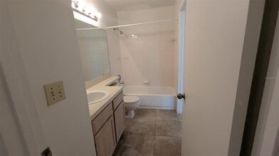 4061 Crockers Lake Blvd in Sarasota, FL - Building Photo - Building Photo