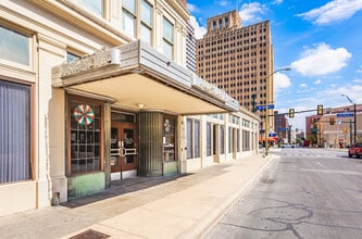 Robert E. Lee in San Antonio, TX - Building Photo - Building Photo