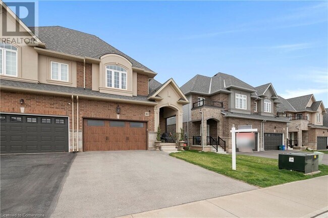 41 Foothills Ln in Hamilton, ON - Building Photo - Building Photo