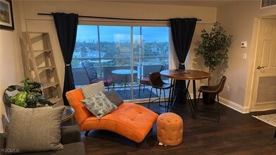 2350 W First St in Ft. Myers, FL - Building Photo - Building Photo