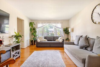 7527 Fairwood Ln in Falls Church, VA - Building Photo - Building Photo