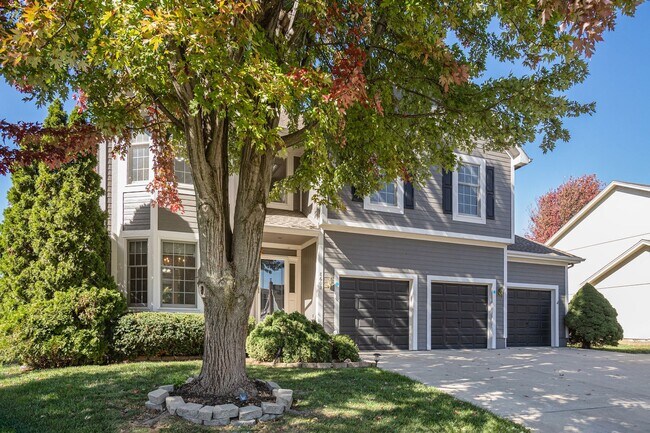 8603 W 156th Terrace in Overland Park, KS - Building Photo - Building Photo