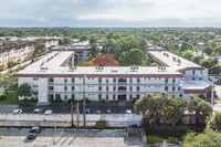 Kings Park Condominium in Fort Lauderdale, FL - Foto de edificio - Building Photo