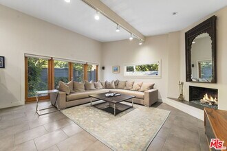 2601 Nichols Canyon Rd in Los Angeles, CA - Building Photo - Building Photo