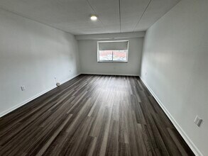 30 Hill Rd, Unit 202 in Belmont, MA - Foto de edificio - Building Photo