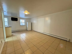 1027 Throgmorton Ave in Bronx, NY - Building Photo - Building Photo