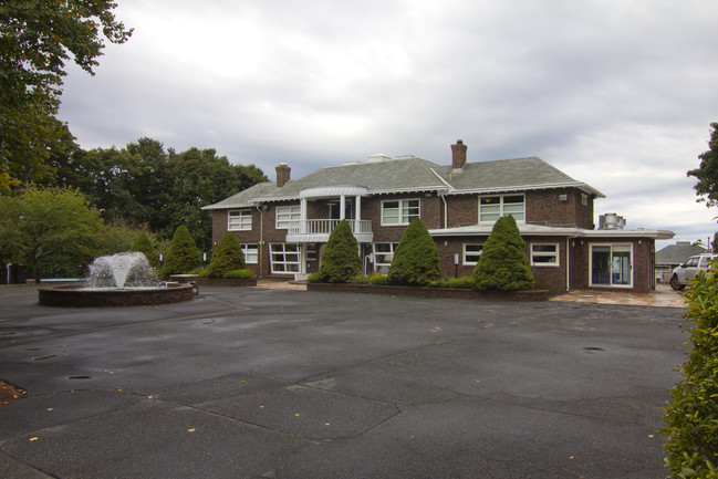 9 Vernon St in Nahant, MA - Foto de edificio - Building Photo