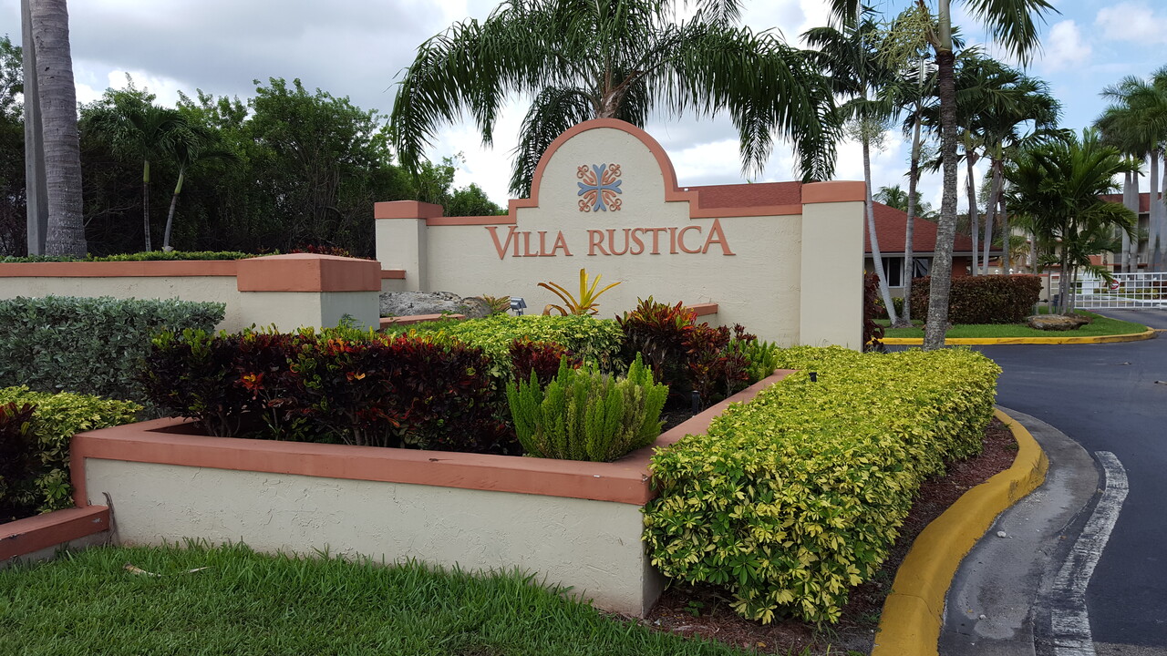 18890 NW 57th Ave, Unit 309 in Hialeah, FL - Foto de edificio