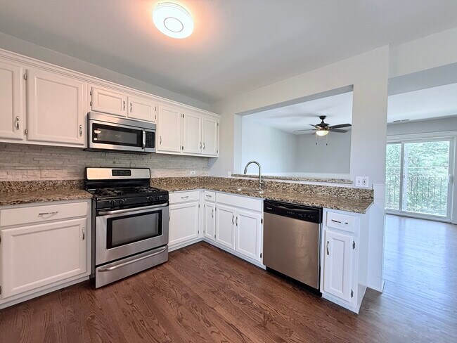 7859 W Addison St in Chicago, IL - Building Photo - Building Photo