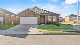 8325 Hawkview Dr in Fort Worth, TX - Building Photo