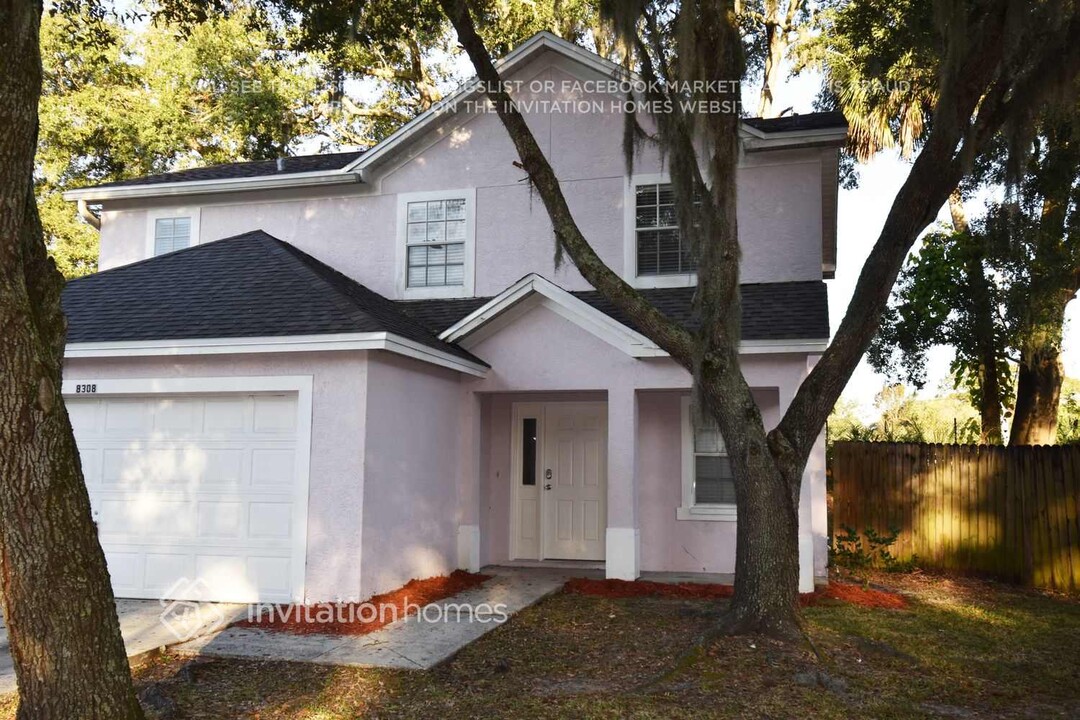 8308 Mark Twain Pl in Tampa, FL - Building Photo