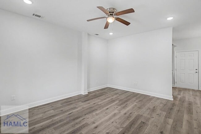 205 Bagley Ave in Hinesville, GA - Foto de edificio - Building Photo