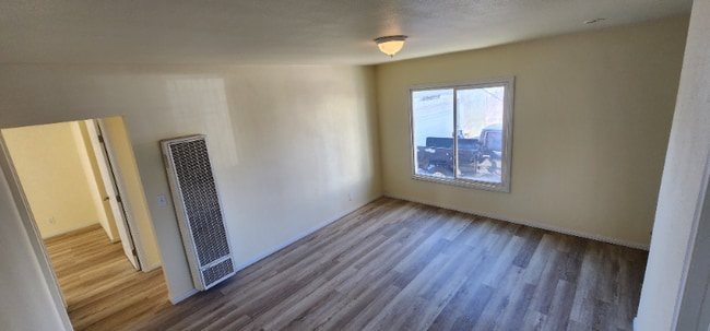 408 W Laurel St in Compton, CA - Foto de edificio - Building Photo