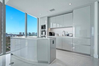 18975 Collins Ave, Unit 604 in Sunny Isles Beach, FL - Building Photo - Building Photo