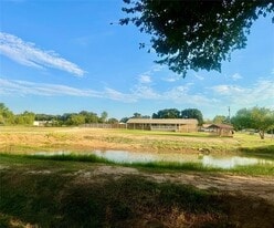 934 Tiffany St in Azle, TX - Building Photo