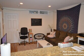 62 Egmont St, Unit 6 in Brookline, MA - Foto de edificio - Building Photo