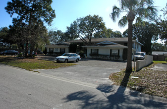 424 75th Ave N in St. Petersburg, FL - Building Photo - Building Photo