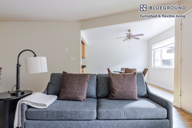 234 Escuela Ave in Mountain View, CA - Foto de edificio - Building Photo