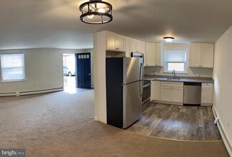 235 Roesch Ave in Oreland, PA - Building Photo - Building Photo