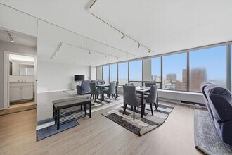 2800 N Lake Shore Dr, Unit # 03015 in Chicago, IL - Building Photo - Building Photo