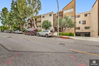 5900 Canterbury Dr in Culver City, CA - Building Photo - Building Photo
