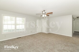 6201 9th St in Lula, GA - Foto de edificio - Building Photo