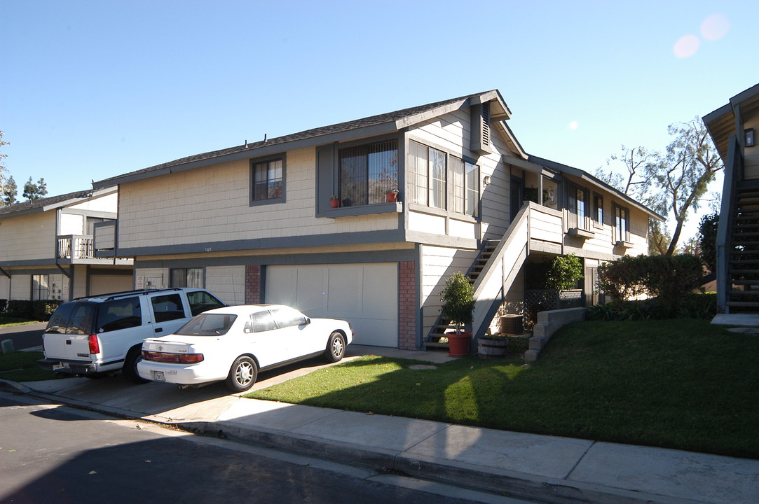 7405 Saddle Rd in Rancho Cucamonga, CA - Building Photo