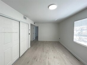 12215 W Dixie Hwy in North Miami, FL - Building Photo - Building Photo