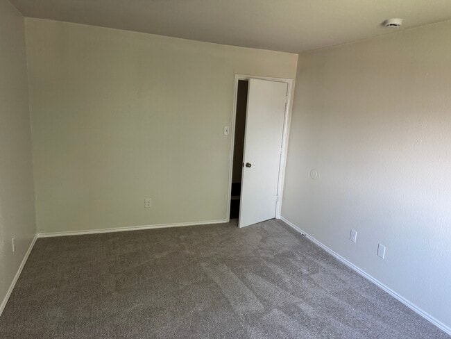 property at 2914 Thistlewood Dr
