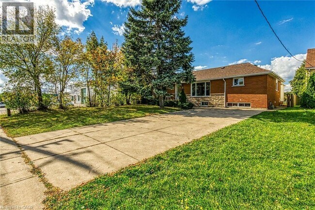 1008 Upper Wellington St in Hamilton, ON - Building Photo - Building Photo