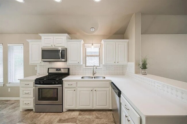 5600 Campbell Creek Dr in Oklahoma City, OK - Building Photo - Building Photo