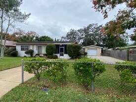 1584 Valencia Ave in Daytona Beach, FL - Building Photo