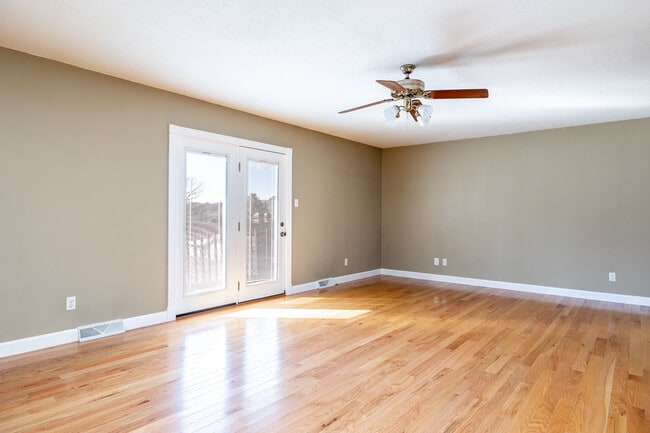 908 Dartford Rd in Knoxville, TN - Foto de edificio - Building Photo