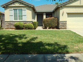 1735 Cattail Dr in Marysville, CA - Building Photo