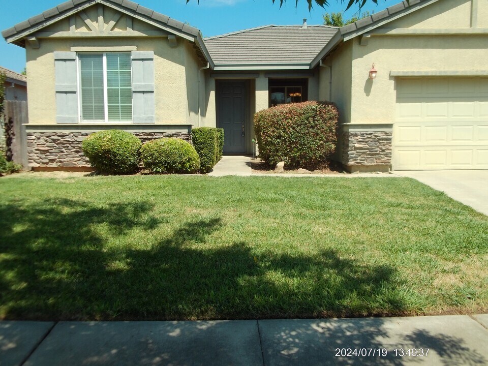 1735 Cattail Dr in Marysville, CA - Building Photo